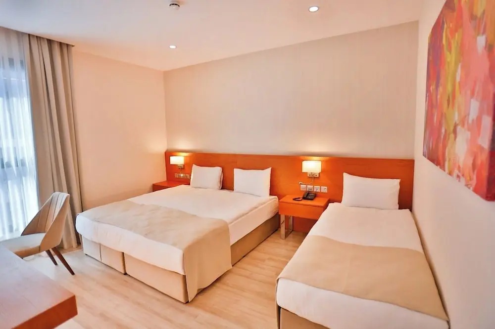 هتل کادم این